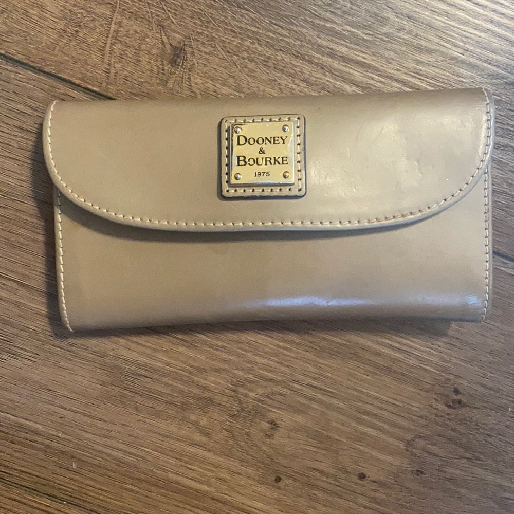 Taupe Dooney & bourke wallet